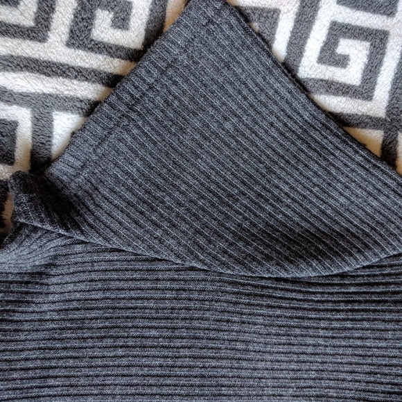 NWOT Forever 21 dark grey ribbed crop top M - Picture 2 of 6